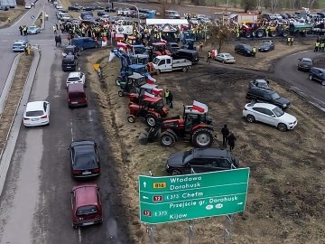 МЗС закликало Польщу розблокувати кордон та припинити антиукраїнську риторику