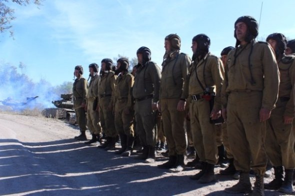 З'явилися фото, як бойовики «ЛНР» відводять танки від лінії фронту