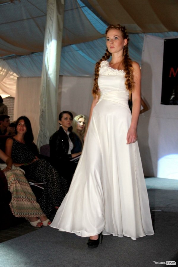 Довгоногі красуні, купальники, сукні: День моди в Луцьку. ФОТО