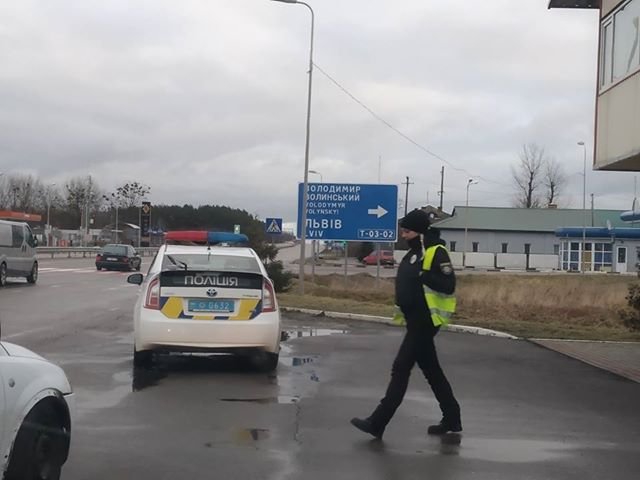 Волинські правоохоронці вилучили у киянина водійське посвідчення, яке у базі  — не його. ФОТО  