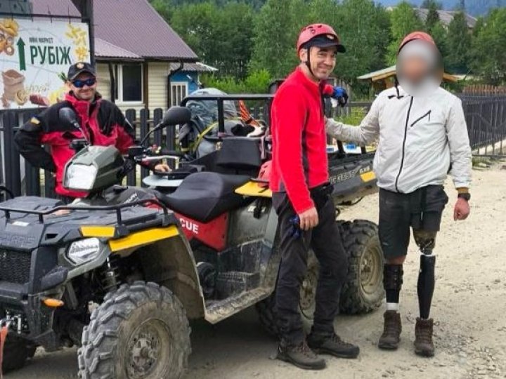 Бійці ДСНС у Карпатах врятували туриста з протезами обох ніг