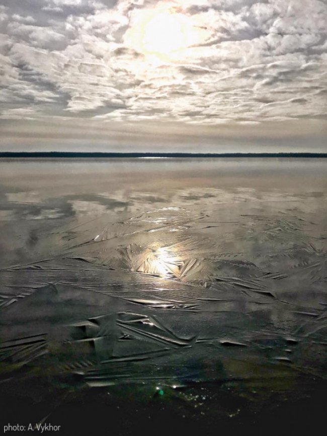 Неймовірні фото заморозків на волинському озері