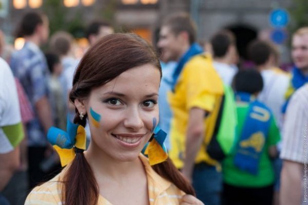 Як вболівають українські фанатки. ФОТО