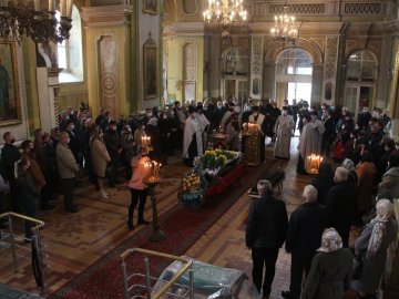 У Луцьку попрощалися із керівником ансамблю «Колос» Олександром Огородніком