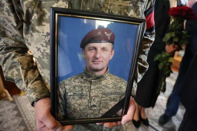 У Луцькій громаді попрощалися з Героєм Віктором Кицуном
