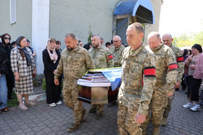 У Луцькій громаді попрощалися з Героєм Віктором Кицуном