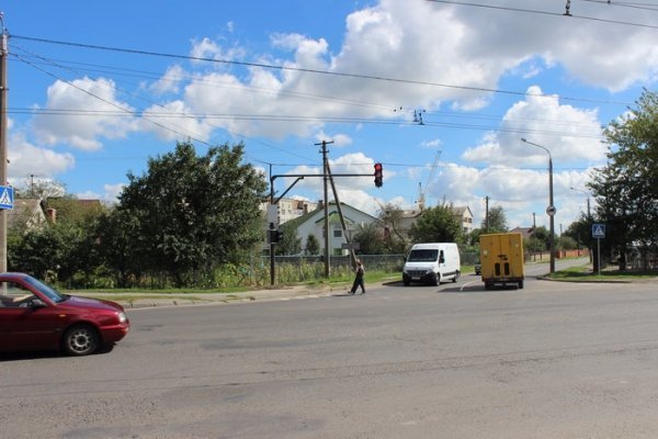 У Луцьку з'явився новий світлофор. ФОТО