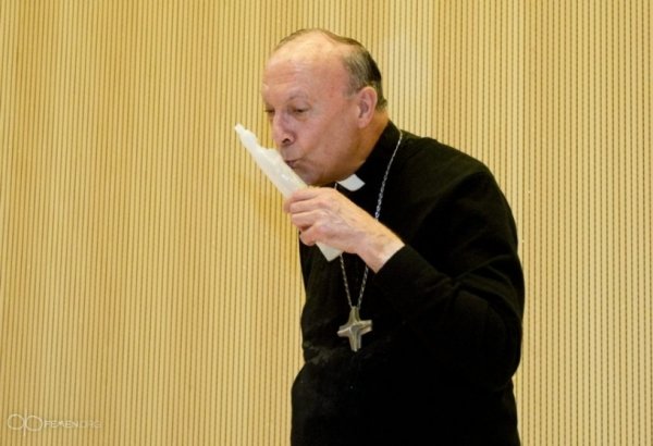 FEMEN напали на священика. ФОТО