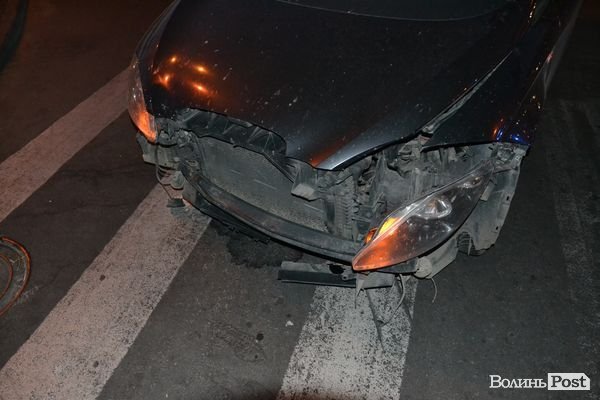 У Луцьку аварія: «Беха» хотіла проскочити, але «влетіла» у Seat. ФОТО