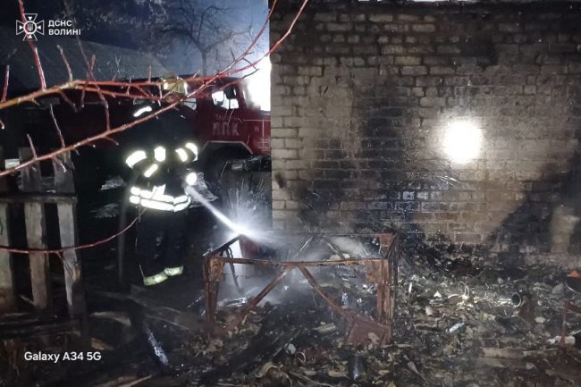 На Волині горів гараж