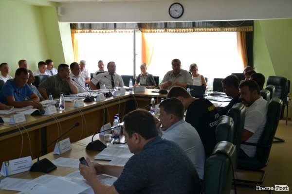 У Луцьку бояться, що літнє кафе перетворило площу на «ще один базар»