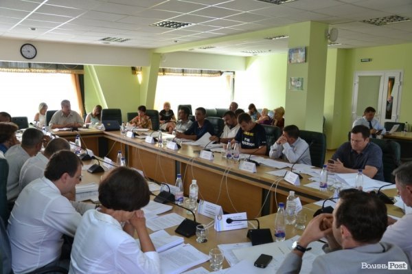 У Луцьку бояться, що літнє кафе перетворило площу на «ще один базар»