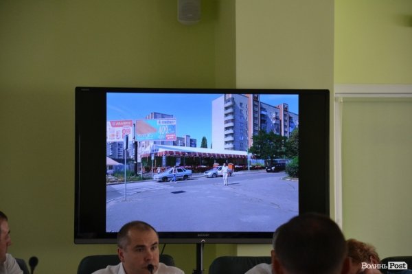 У Луцьку бояться, що літнє кафе перетворило площу на «ще один базар»