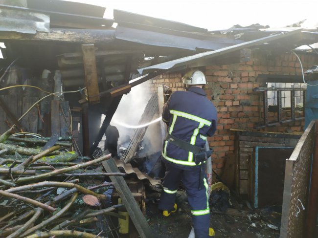 У селі на Волині через коротке замикання електромережі горів будинок. ФОТО