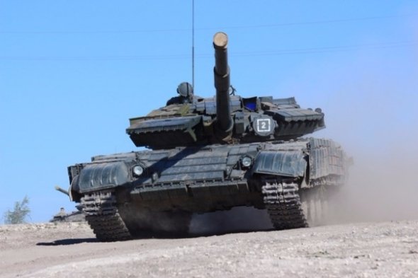 З'явилися фото, як бойовики «ЛНР» відводять танки від лінії фронту