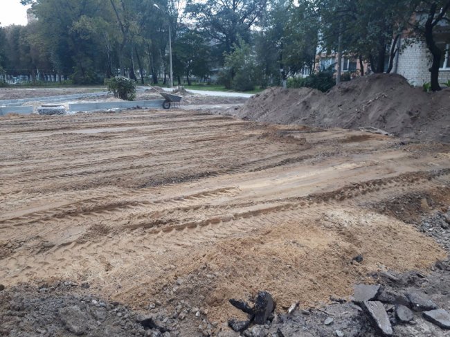 Показали, як у Луцьку ремонтують дороги біля будинків