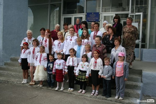 Луцьким дітям-сиротам подарували вишиті сорочки