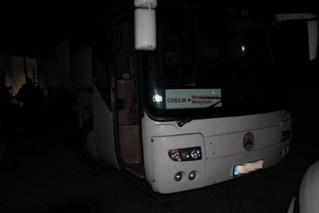 На Волині через майже тонну прихованого сиру у водія забрали автобус. ФОТО