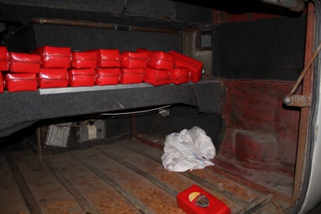 На Волині через майже тонну прихованого сиру у водія забрали автобус. ФОТО