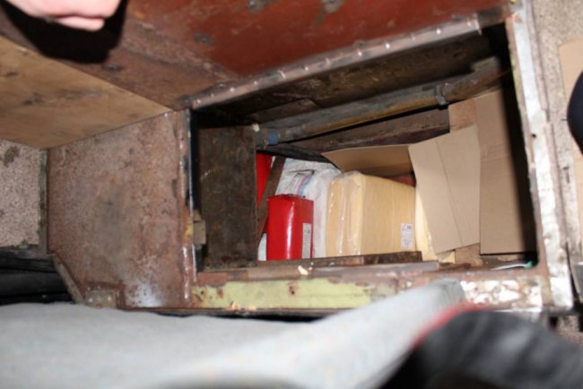 На Волині через майже тонну прихованого сиру у водія забрали автобус. ФОТО