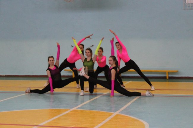 Акробатика і гнучкість: на Волині обрали кращих черлідерок. ФОТО