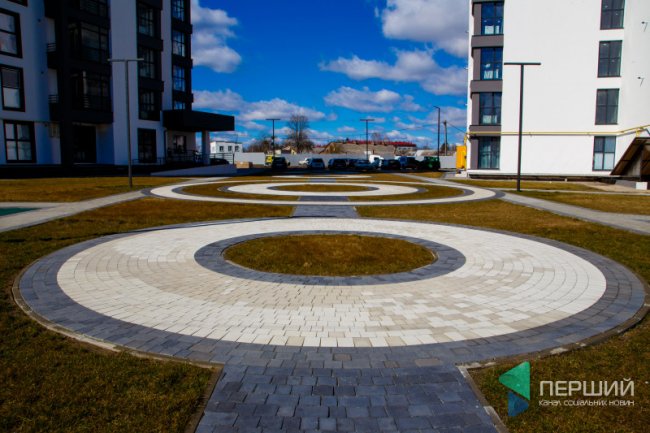 Простір, зелень, комфорт. Як на «Суперновій» облаштовують територію біля будинків. ФОТО*