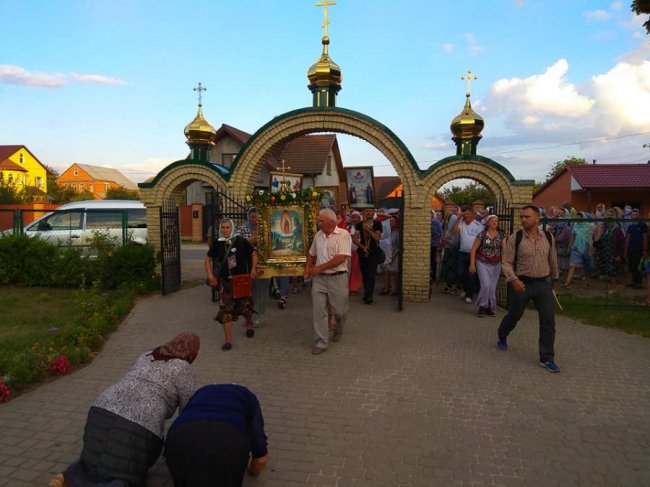 Хресний хід з Волині до Почаєва: паломники УПЦ МП пройшли перший відрізок шляху