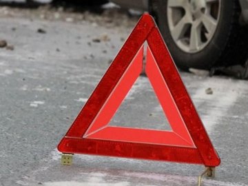 На Волині п’яний водій на Mazda в’їхав у фуру