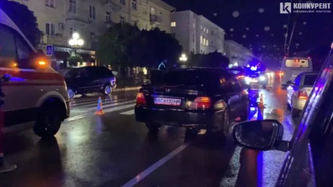 У центрі Луцька зіткнулись 4 автівки, рух ускладнений. ФОТО