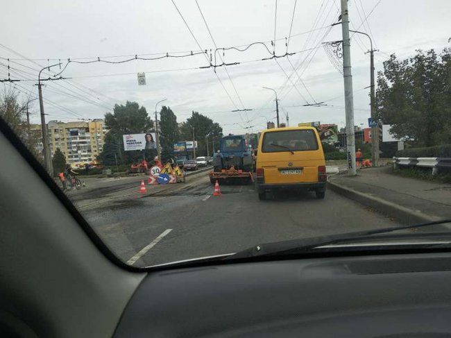 У Луцьку на мосту сталася подвійна аварія. ФОТО