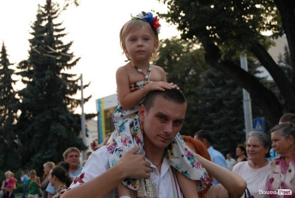 «Поліське літо з фольклором» завершили парадом, концертом і феєрверком. ФОТО