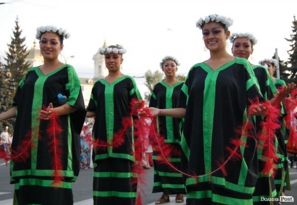 «Поліське літо з фольклором» завершили парадом, концертом і феєрверком. ФОТО