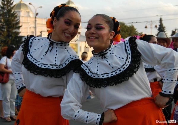 «Поліське літо з фольклором» завершили парадом, концертом і феєрверком. ФОТО
