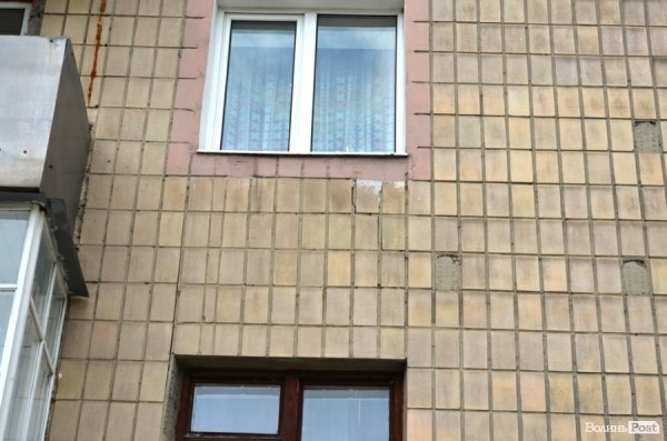 З будинку, що обвалився, виселяють людей