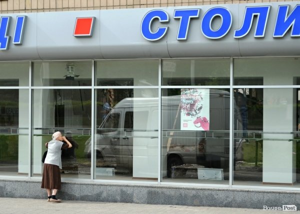 З будинку, що обвалився, виселяють людей