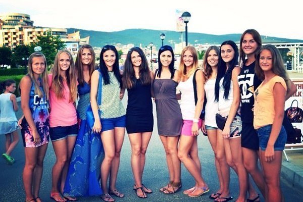 Волинські спортсменки-красуні на пляжі. ФОТО