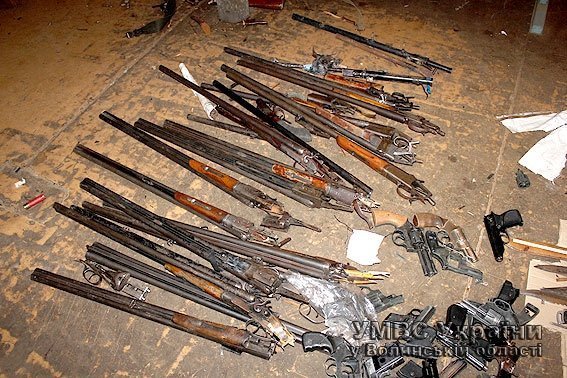 На Волині знищили нелегальну зброю. ФОТО