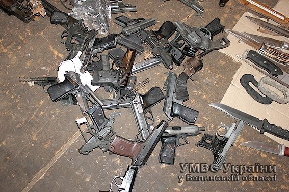 На Волині знищили нелегальну зброю. ФОТО