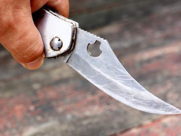 У Ківерцях чоловік кидався з ножем на перехожих