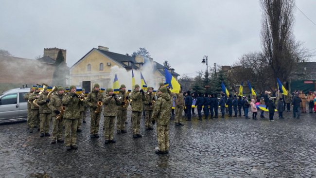 У Луцьку до Дня Соборності розгорнули 200-метровий прапор. ФОТО. ВІДЕО