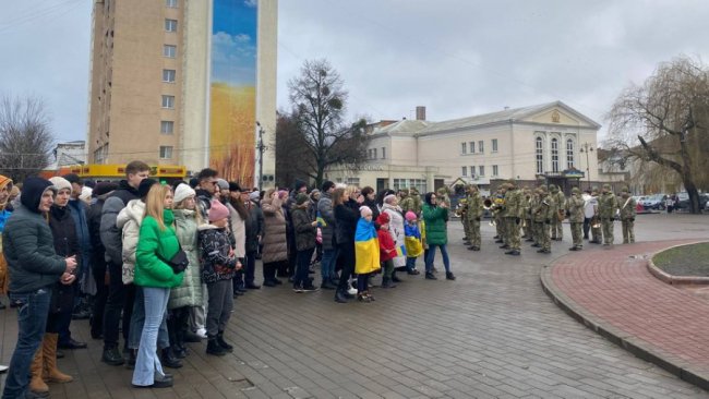 У Луцьку до Дня Соборності розгорнули 200-метровий прапор. ФОТО. ВІДЕО
