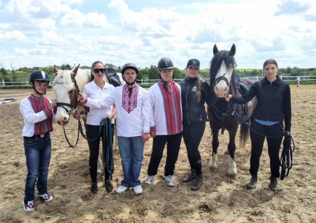 Вперше в Україні у змаганнях з кінного спорту взяли участь «сонячні» діти з Луцька. ФОТО