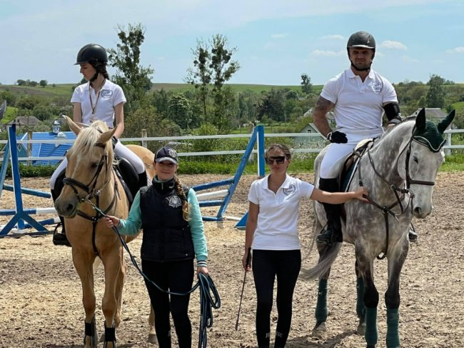 Вперше в Україні у змаганнях з кінного спорту взяли участь «сонячні» діти з Луцька. ФОТО