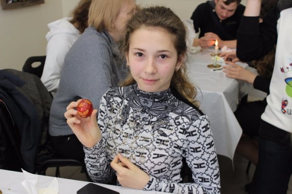 У Луцьку для дітей з Волновахи провели майстер-клас із писанкарства. ФОТО