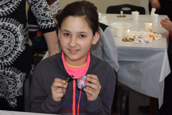 У Луцьку для дітей з Волновахи провели майстер-клас із писанкарства. ФОТО