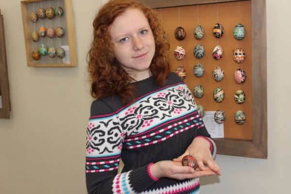 У Луцьку для дітей з Волновахи провели майстер-клас із писанкарства. ФОТО