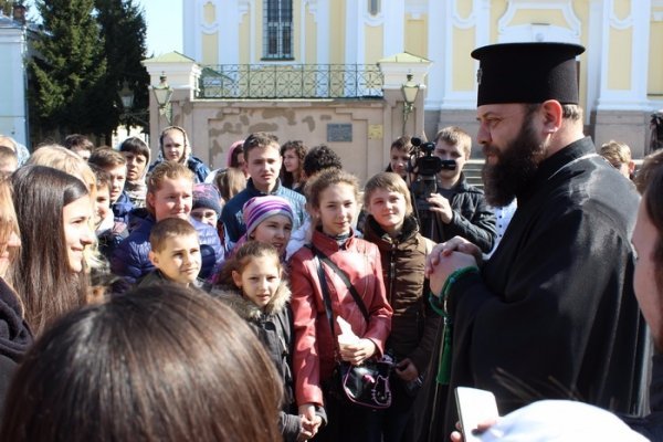 У Луцьку для дітей з Волновахи провели майстер-клас із писанкарства. ФОТО