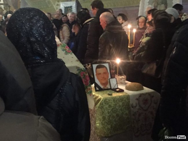У Луцьку прощаються із загиблим у аварії журналістом Юрієм Яцюком. ФОТО