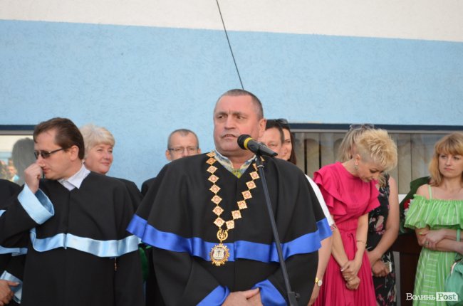 У луцькому коледжі технологій, бізнесу та права – випускний. ФОТОРЕПОРТАЖ