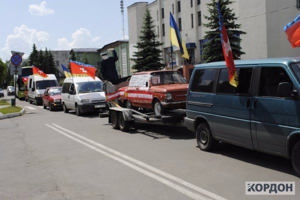 Чергова провокація на Волинській митниці: активісти хотіли спалити «Запорожець». ФОТО